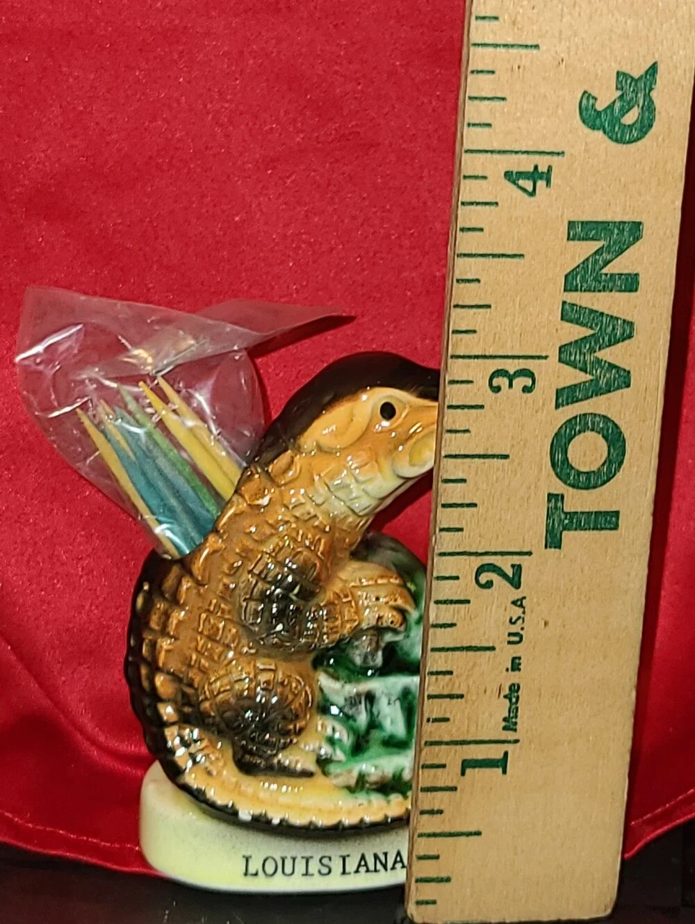 Crocodile Figurine for Reptile Toothpick Jolder